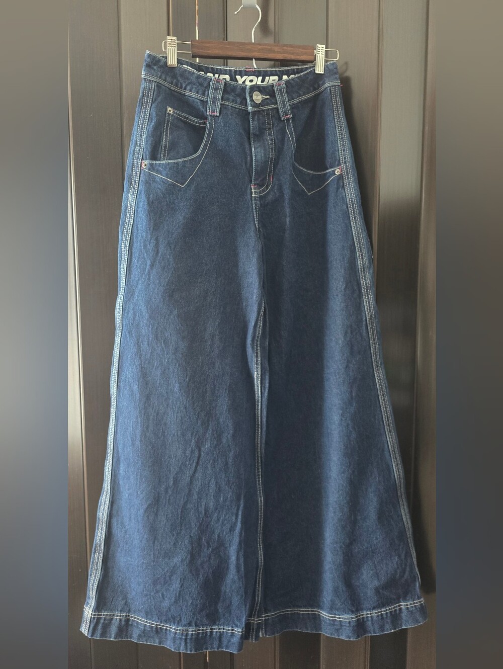 ALAB Wide Leg Dark Blue Denim Jeans SIZE 4 Like New. Stars On Pocket.